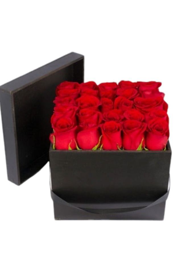 CAJA DE MADERA COLOR CHOCOLATE COMPUESTA DE 25 ROSAS ROJAS DE INVERNADERO